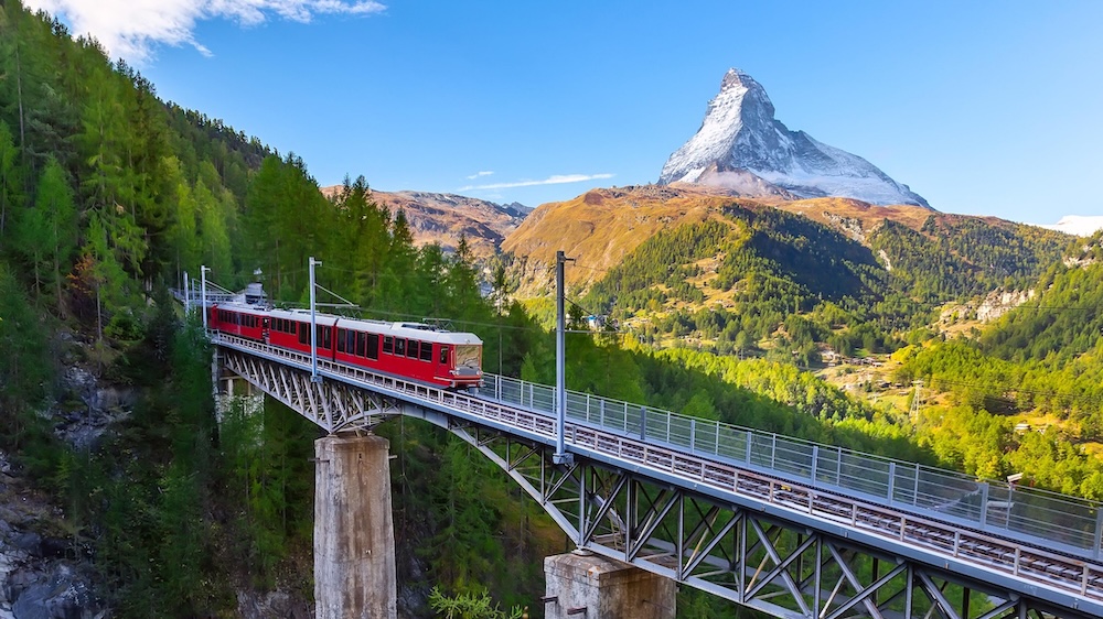 Le réseau Matterhorn-Gotthard Bahn relie Brigue à Zermatt. © iStock Photos Le réseau Matterhorn-Gotthard Bahn relie Brigue à Zermatt. © iStock Photos